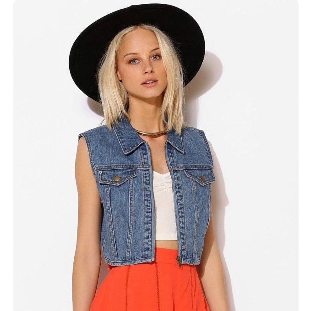 UO BDG cropped denim vest light wash small